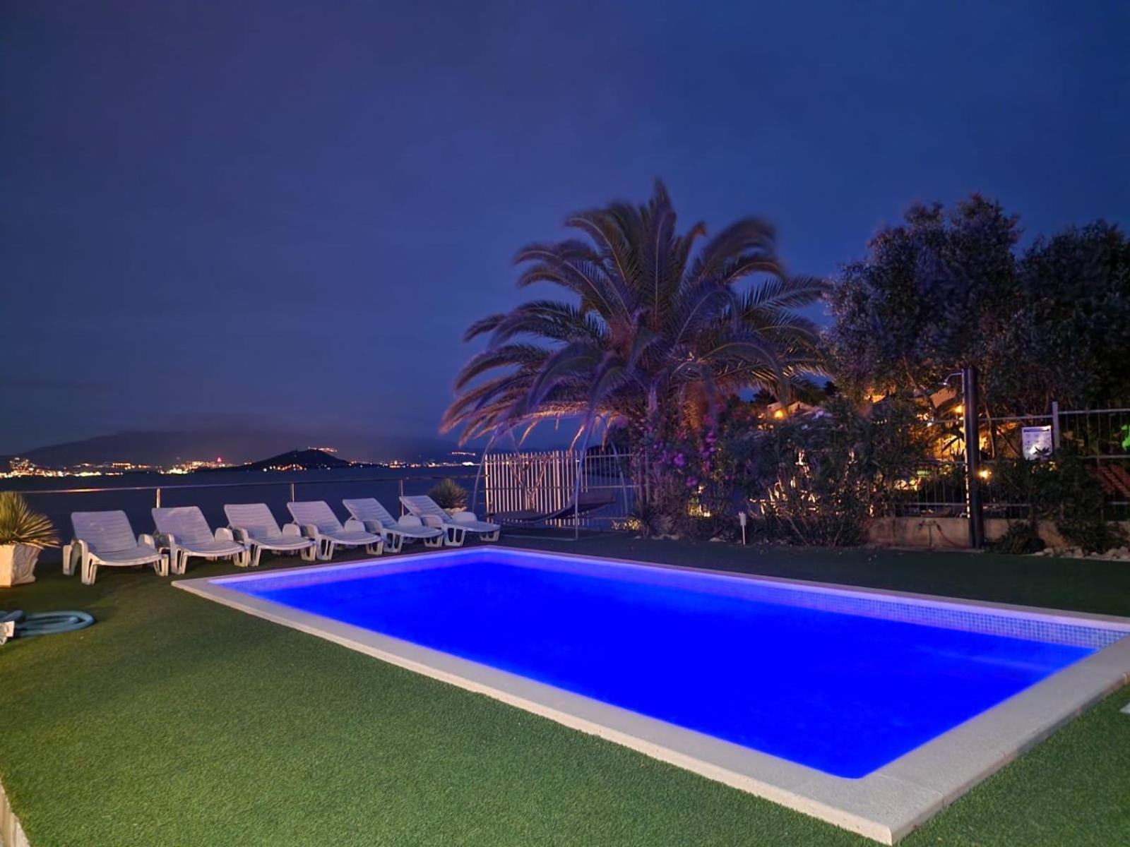 Villa Unique Sur La Plage Pour Des Vacances Inoubliables En Famille Ou Entre Amis Pour 10 Personnes Slatine Exterior foto